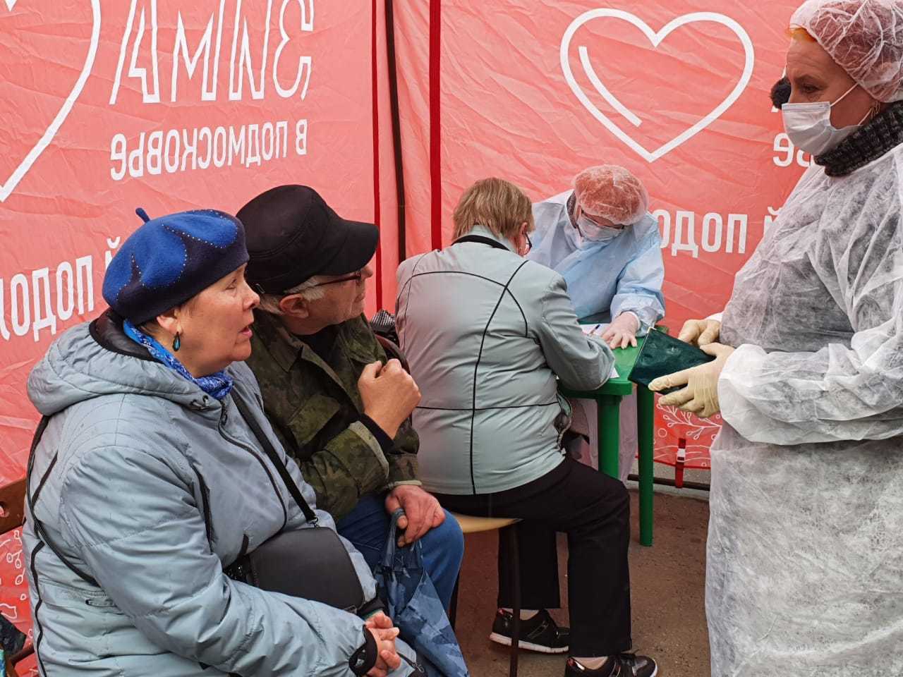 Майские каникулы - отличная возможность позаботиться о своём здоровье и сделать прививку от COVID-19