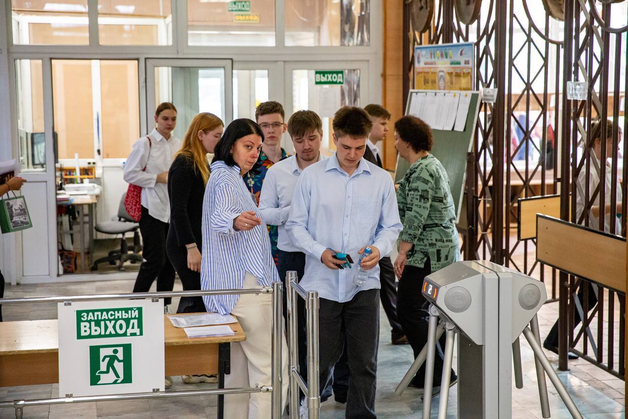 Почти 1700 выпускников 11-х классов в Подольске сдали ЕГЭ по базовой и  профильной математике