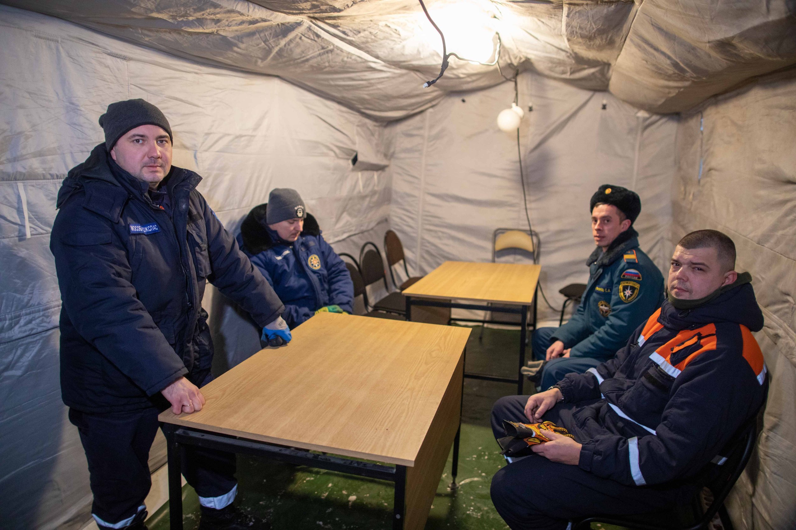 Уличные пункты обогрева развернули спасатели