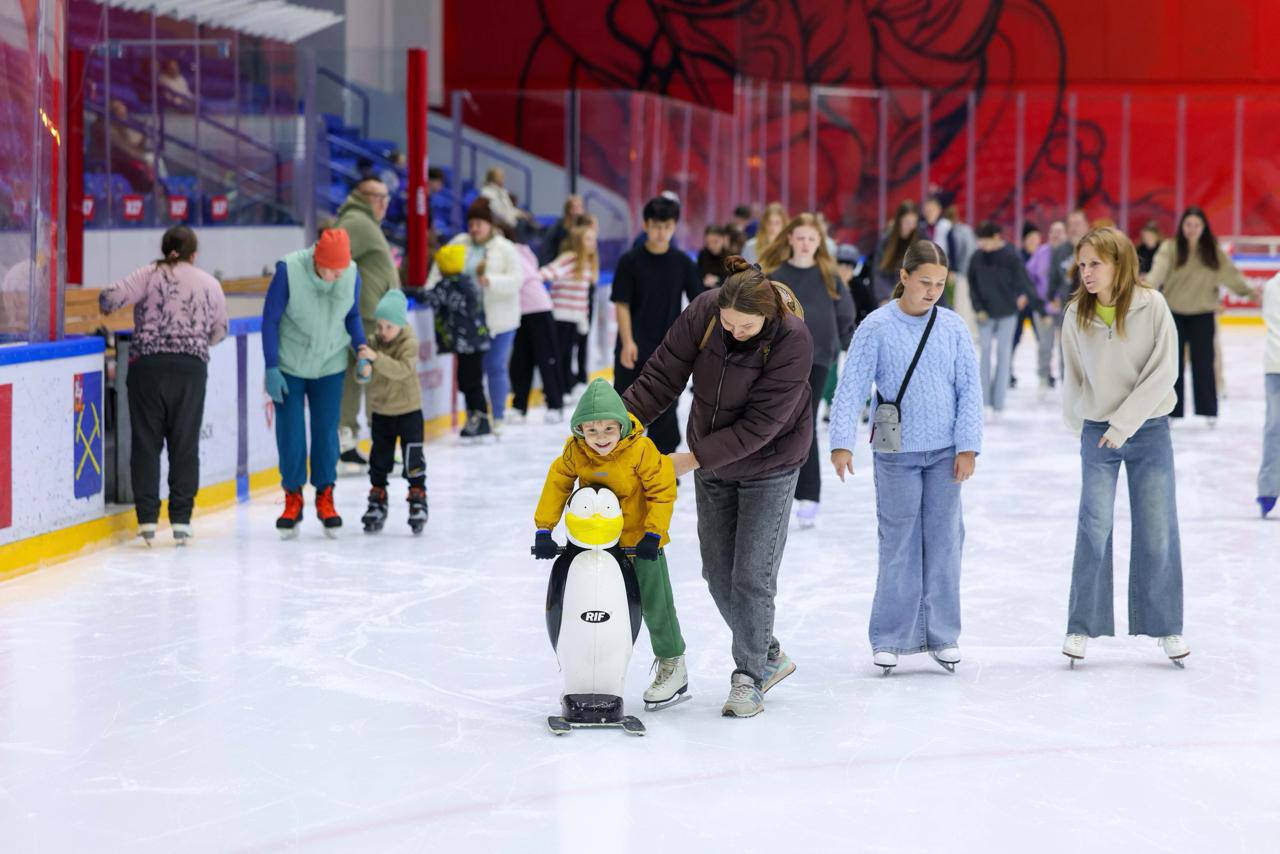 В Ледовом дворце «Витязь» по выходным проходят массовые катания 