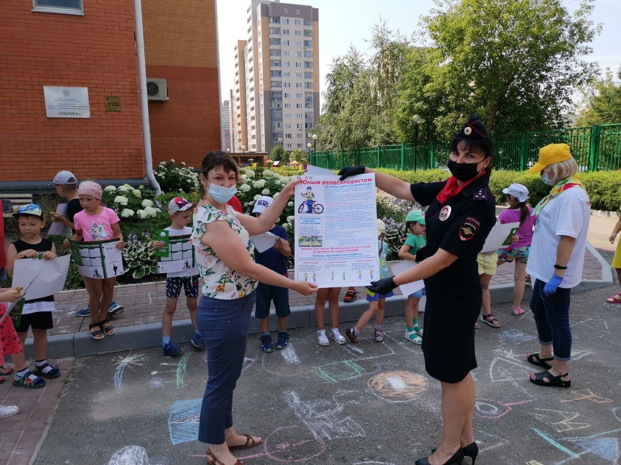 Подольские автоинспекторы провели для воспитанников детского сада № 25 «Улыбка» мероприятие «Безопасное лето» Подольские автоинспекторы провели для воспитанников детского сада № 25 «Улыбка» мероприятие «Безопасное лето»