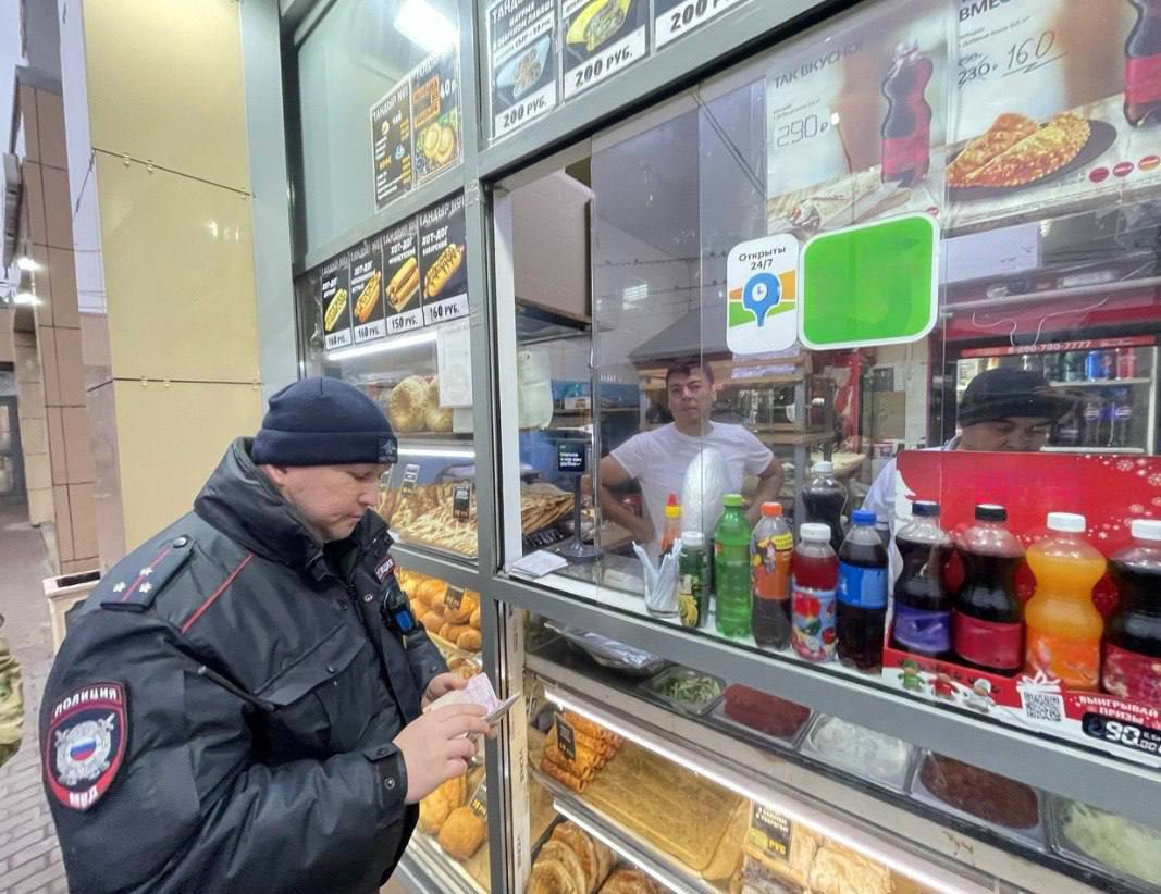 Работу мигрантов на объектах торговли и общепита проверяют в Подольске