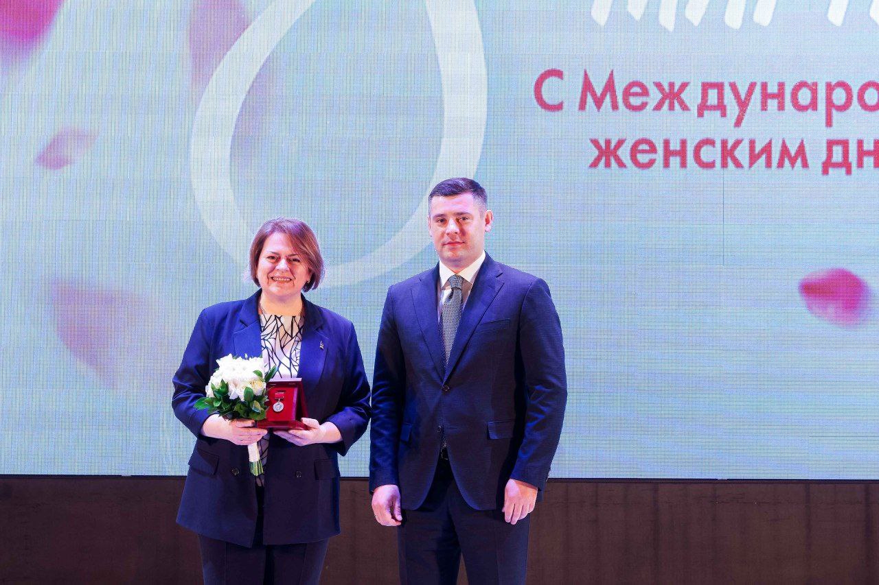 Глава округа поздравил подольчанок с наступающим праздником