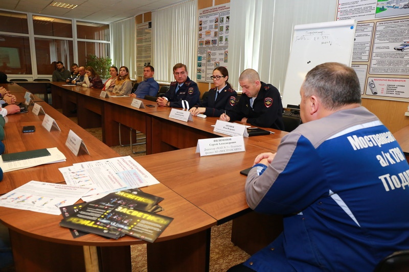 Полицейские Подольска провели профилактическую акцию «Безопасный автобус» в рамках Дня пожилого человека