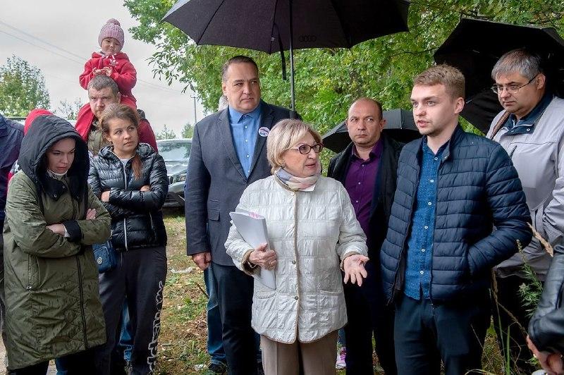 Депутаты встретились с многодетными семьями у деревни Матвеевское г. о. Подольск Депутаты встретились с многодетными семьями у деревни Матвеевское г. о. Подольск