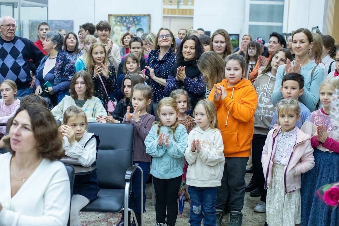 Состоялось открытие юбилейной выставки изостудии «Колорит»