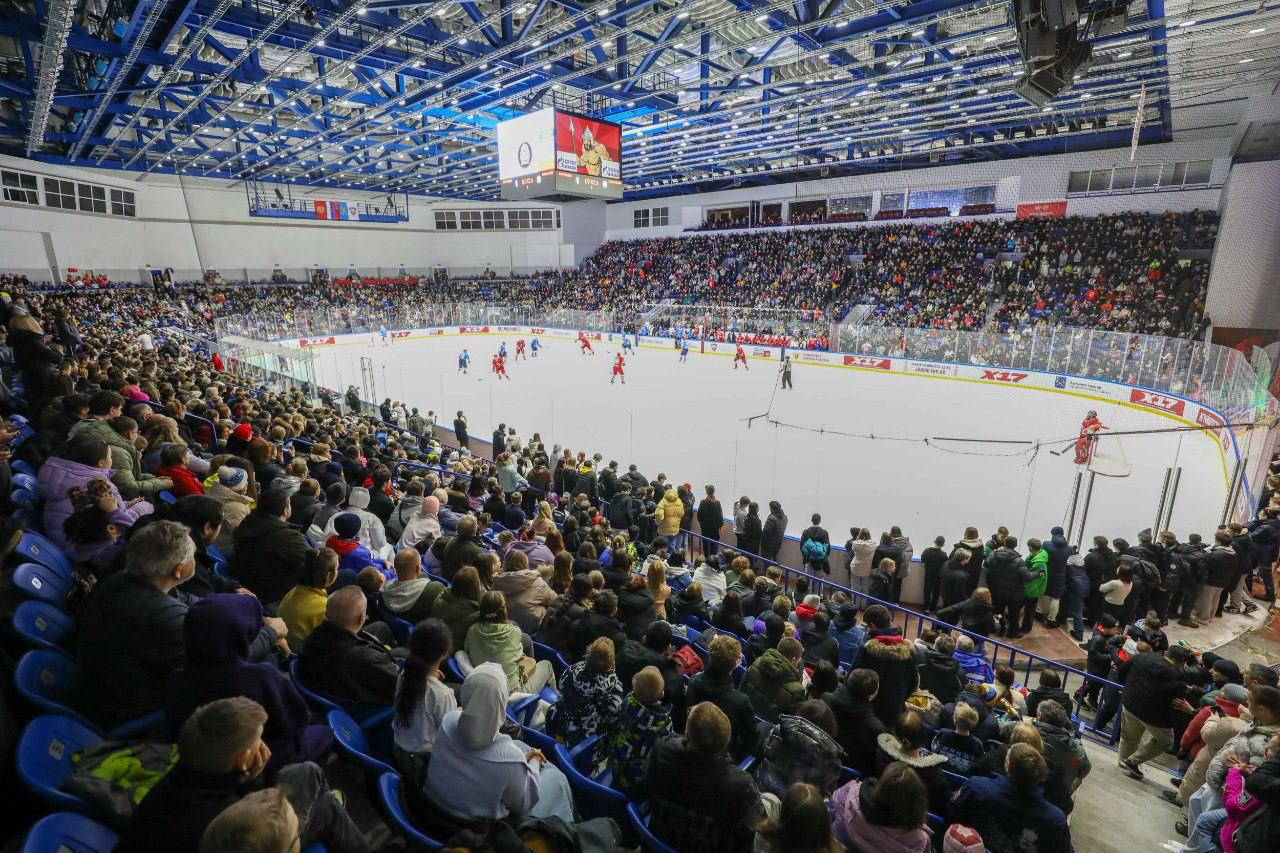 Порядка 6 000 болельщиков пришли на «Матч легенд» в Подольске Порядка 6 000 болельщиков пришли на «Матч легенд» в Подольске