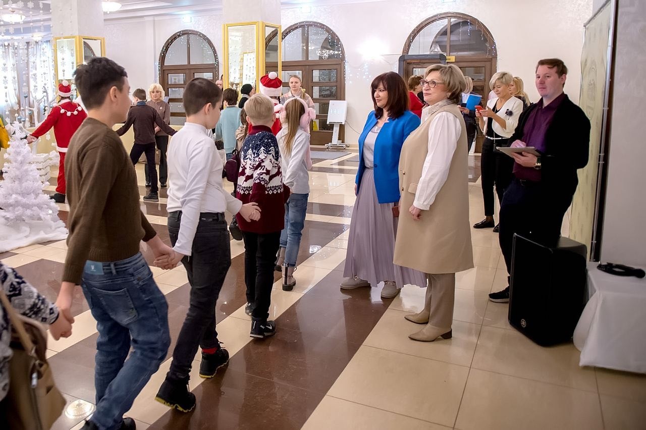 Новогодние елки провели для ребят Новогодние елки провели для ребят