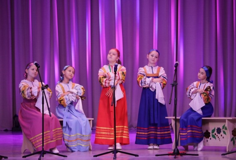 Отчетный концерт показал ансамбль "Смородина"