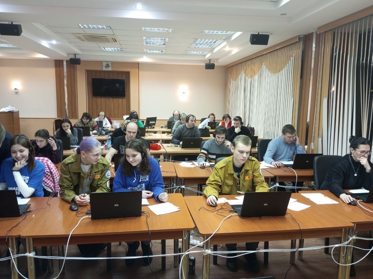 Волонтеры принимают заявки подольчан