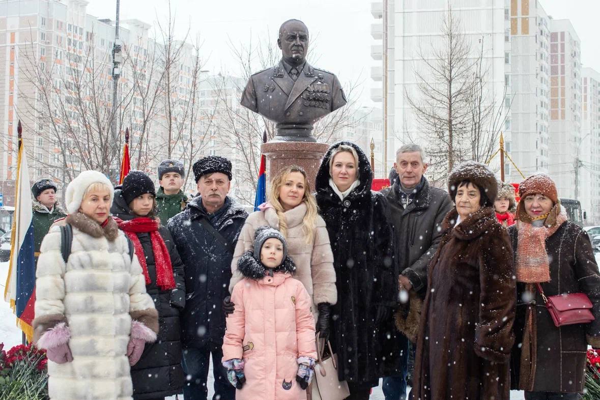 Бюст Героя России Игоря Сергуна открыли в Подольске