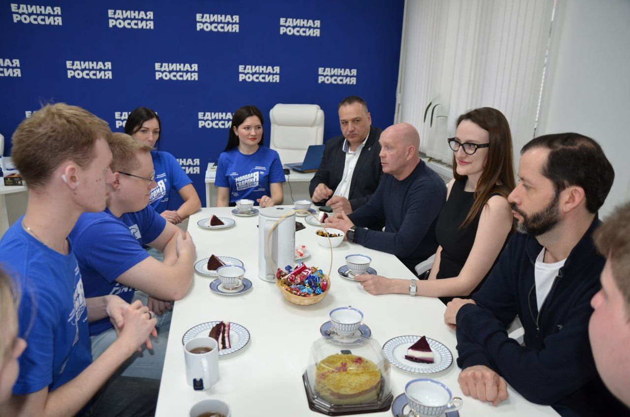 Депутаты встретились с молодогвардейцами