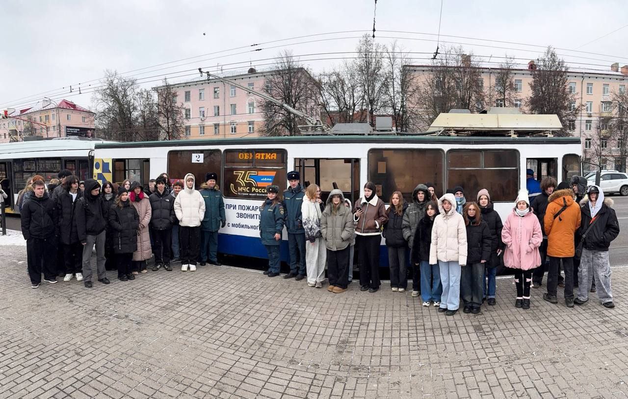 На улицы Подольска вышел троллейбус в тематическом оформлении к 35-летию МЧС России
