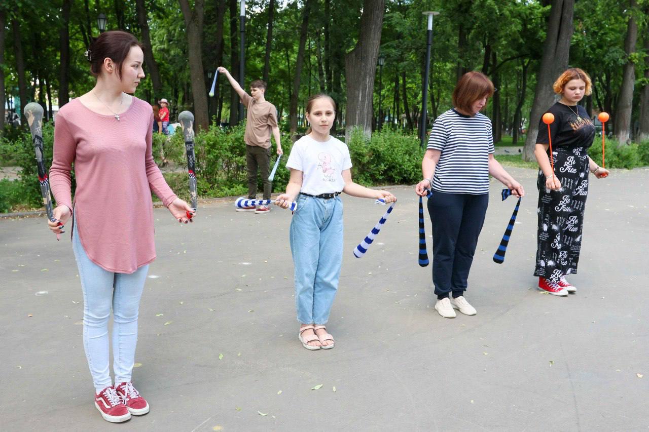 Кручу-верчу. Открытая тренировка фаер-шоу состоялась в парке имени Виктора Талалихина