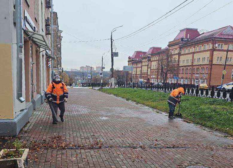 Около 200 работников ПКБ ежедневно убирают улицы городского округа 