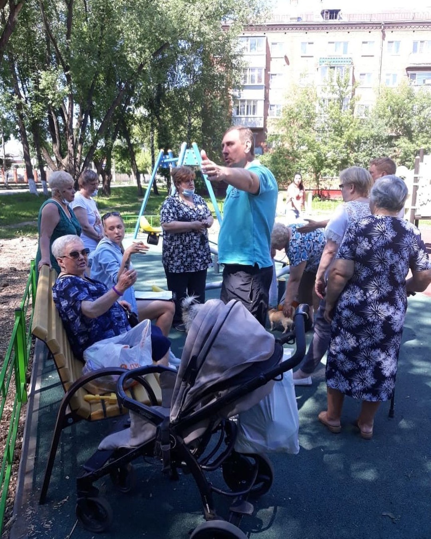 Качество выполненного благоустройства дворов проверили с жителями