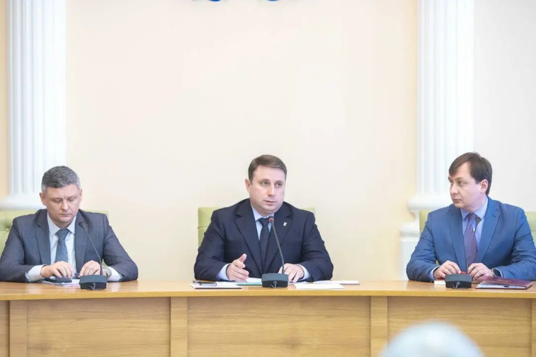 Проблемные вопросы рассмотрели на совещании в администрации округа Проблемные вопросы рассмотрели на совещании в администрации округа