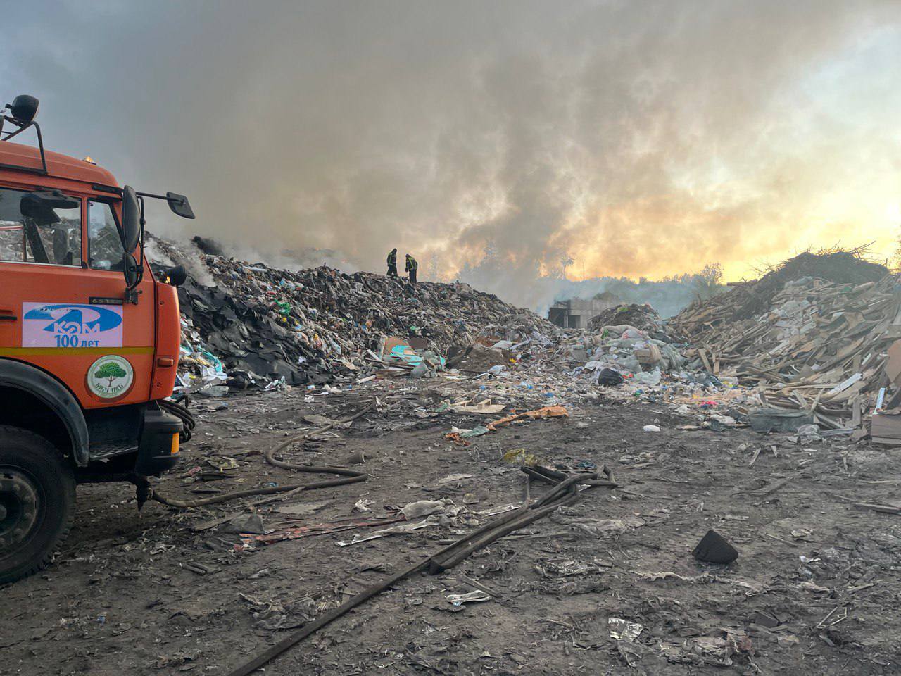 Продолжается ликвидация последствий возгорания на территории около д. Лучинское