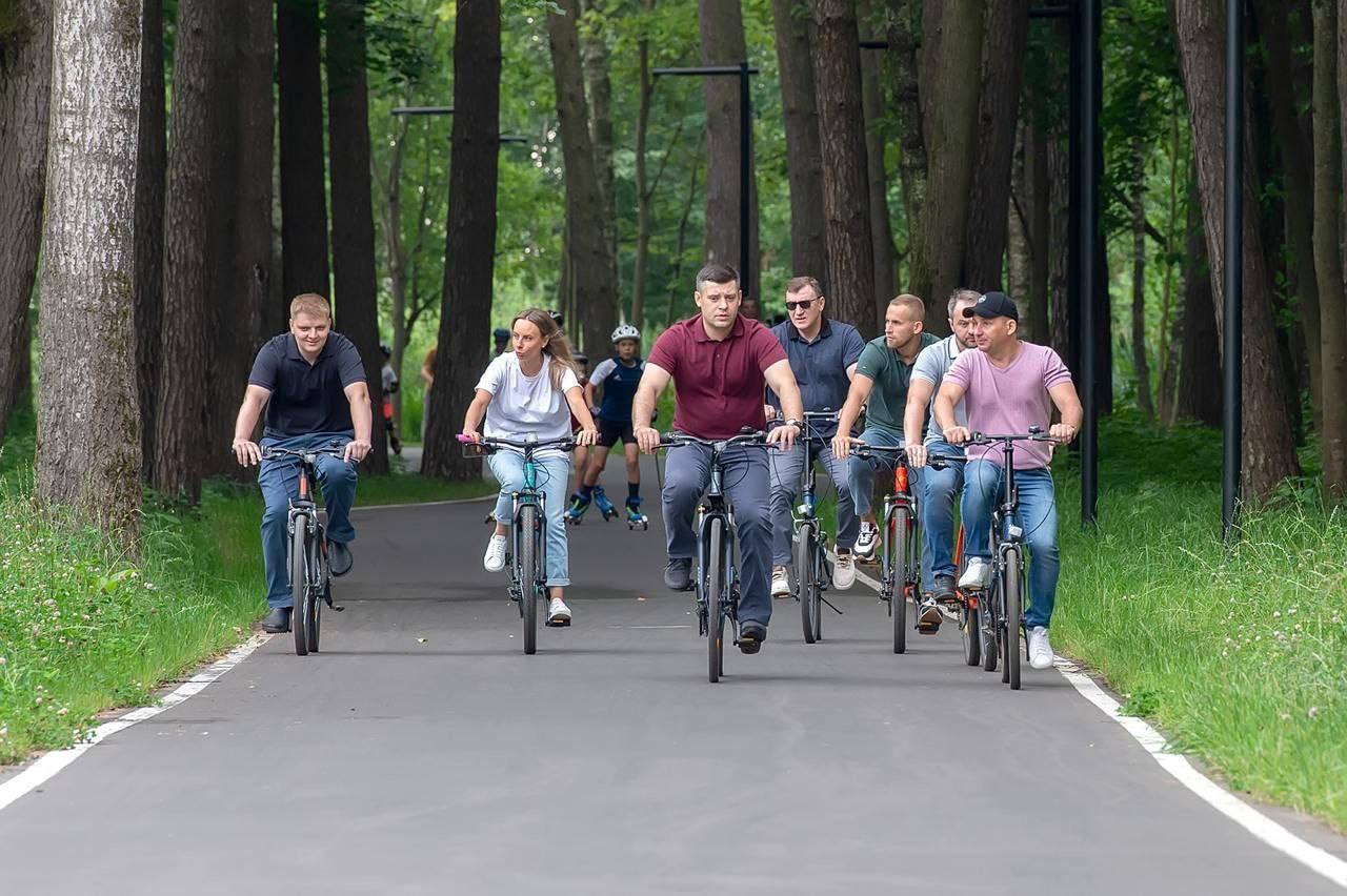 Григорий Артамонов с коллегами объехал «Дубровицкий лес»