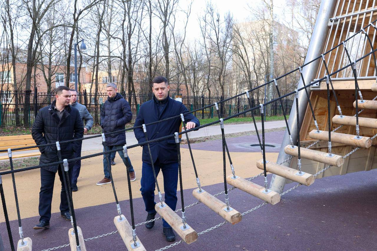 Глава Подольска проверил обновленный лесопарк "Березки"