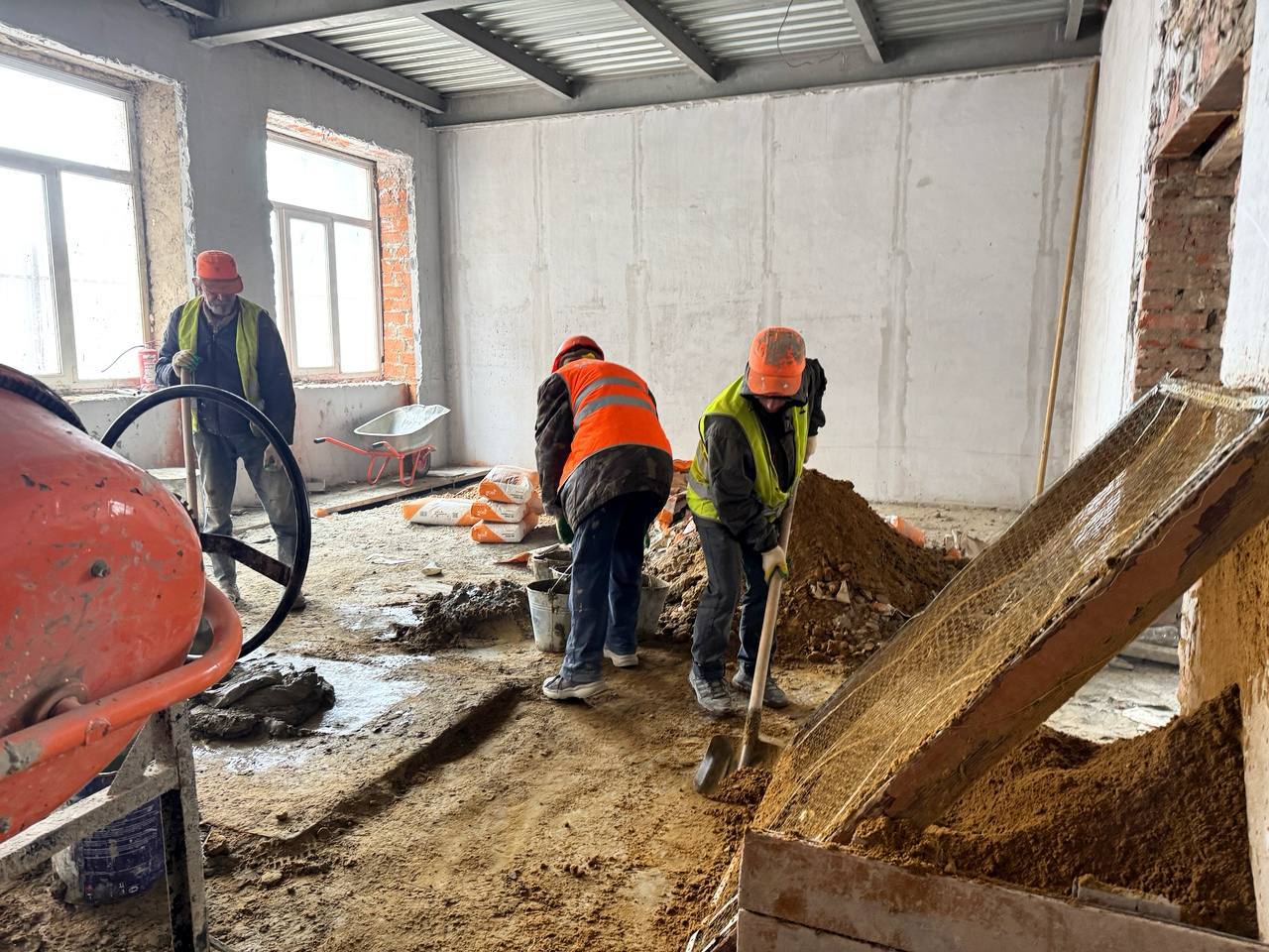 В школе на улице Февральской продолжается капремонт