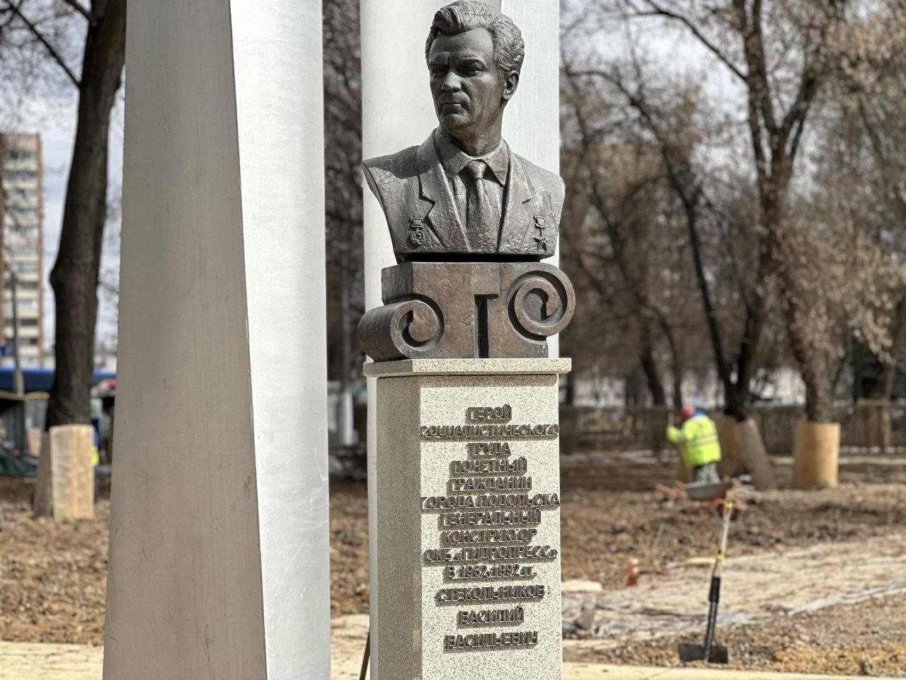 Благоустройство сквера за памятником Ленину завершат к конце лета