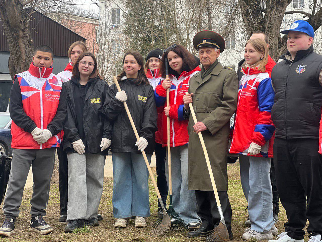 Участник Великой Отечественной войны Николай Герасимов вышел на субботник