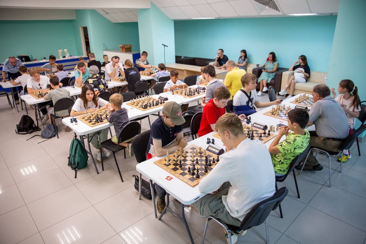 Чёрно-белые клетки: в турнире по быстрым шахматам приняли участие более 30 человек