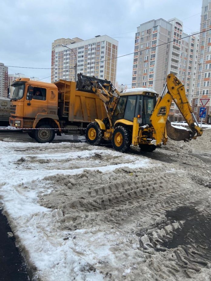 Еще более 170 дворовых территорий многоквартирных в ближайшие две недели будут очищены от снега и наледи Еще более 170 дворовых территорий многоквартирных в ближайшие две недели будут очищены от снега и наледи