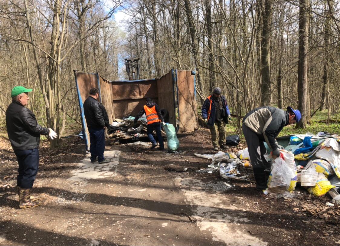 Совместная работа с Подольским лесничеством по уборке мусора в лесном массиве стала хорошей традицией в ТО «Дубровицкий»