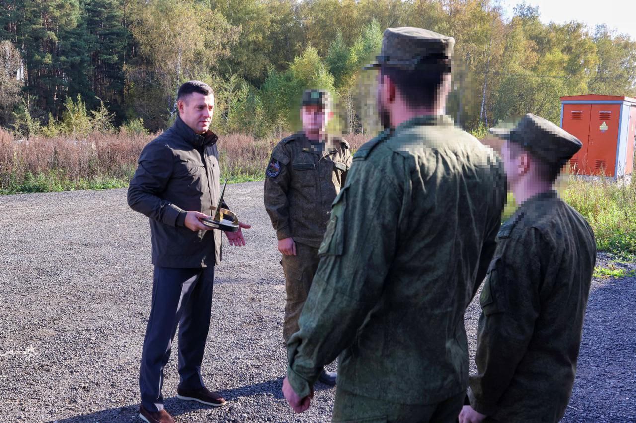 Глава Подольска наградил бойцов ПВО Глава Подольска наградил бойцов ПВО