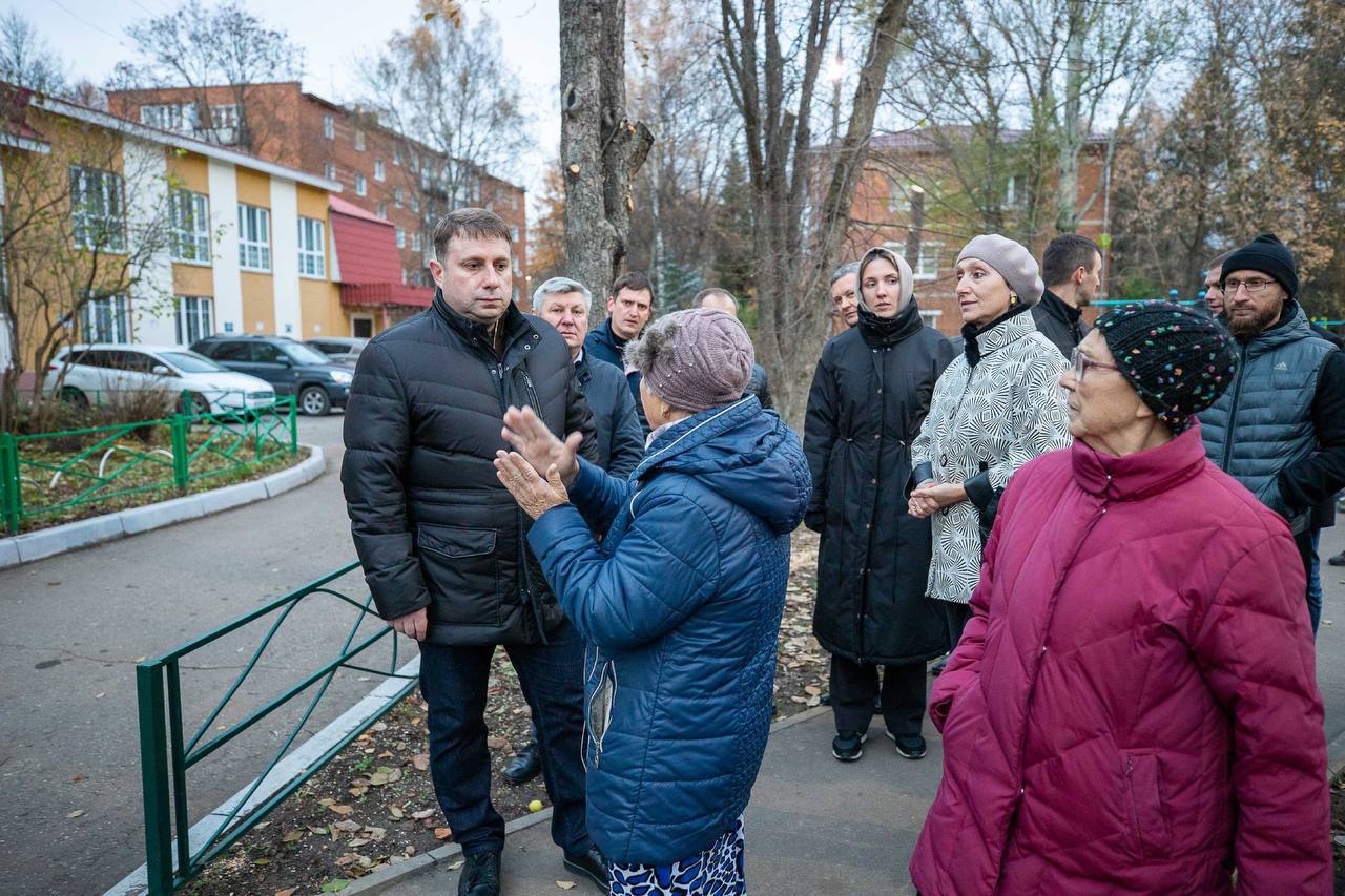 Дмитрий Жариков проинспектировал содержание территорий в Дубровицах