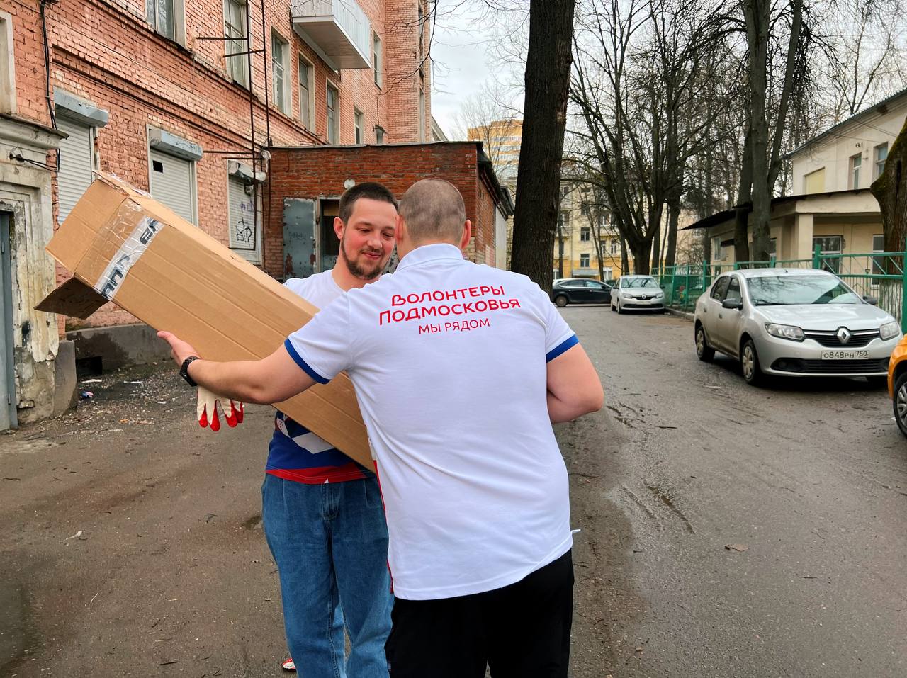 «Волонтёры Подмосковья» продолжают доставлять строительные материалы для жителей Климовска