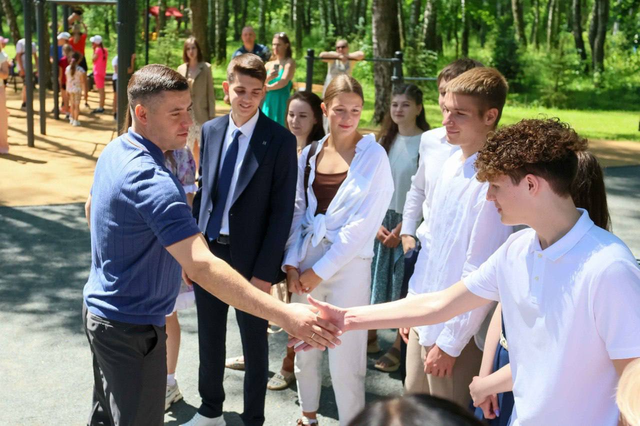 В "Дубровицком лесу" прошла встреча главы Подольска с талантливой молодежью В "Дубровицком лесу" прошла встреча главы Подольска с талантливой молодежью
