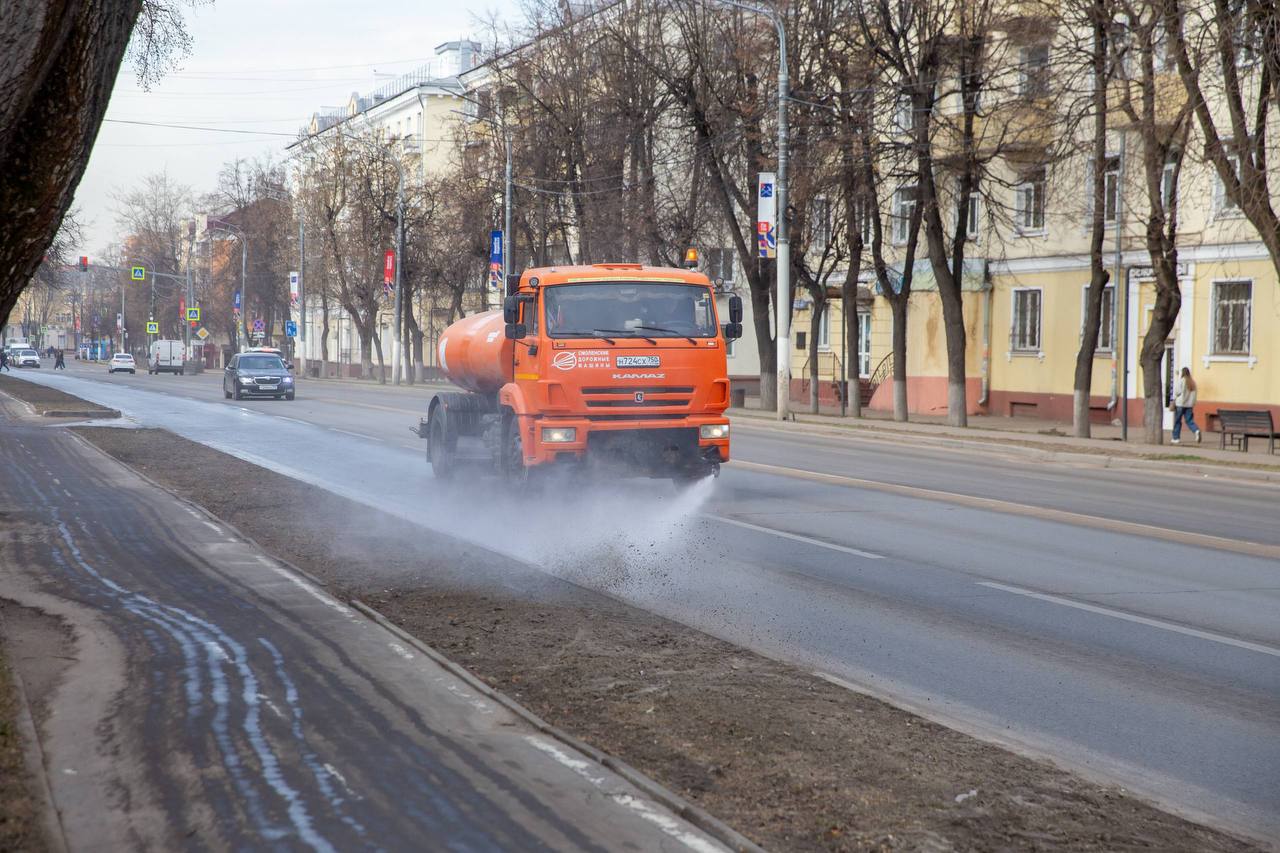 В Подольске производится комплекс работ по очистке дорожного полотна