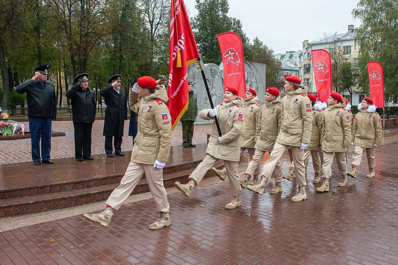 Юнармейские и военно-патриотические отряды отметили 242-летие Подольска на площади Славы
