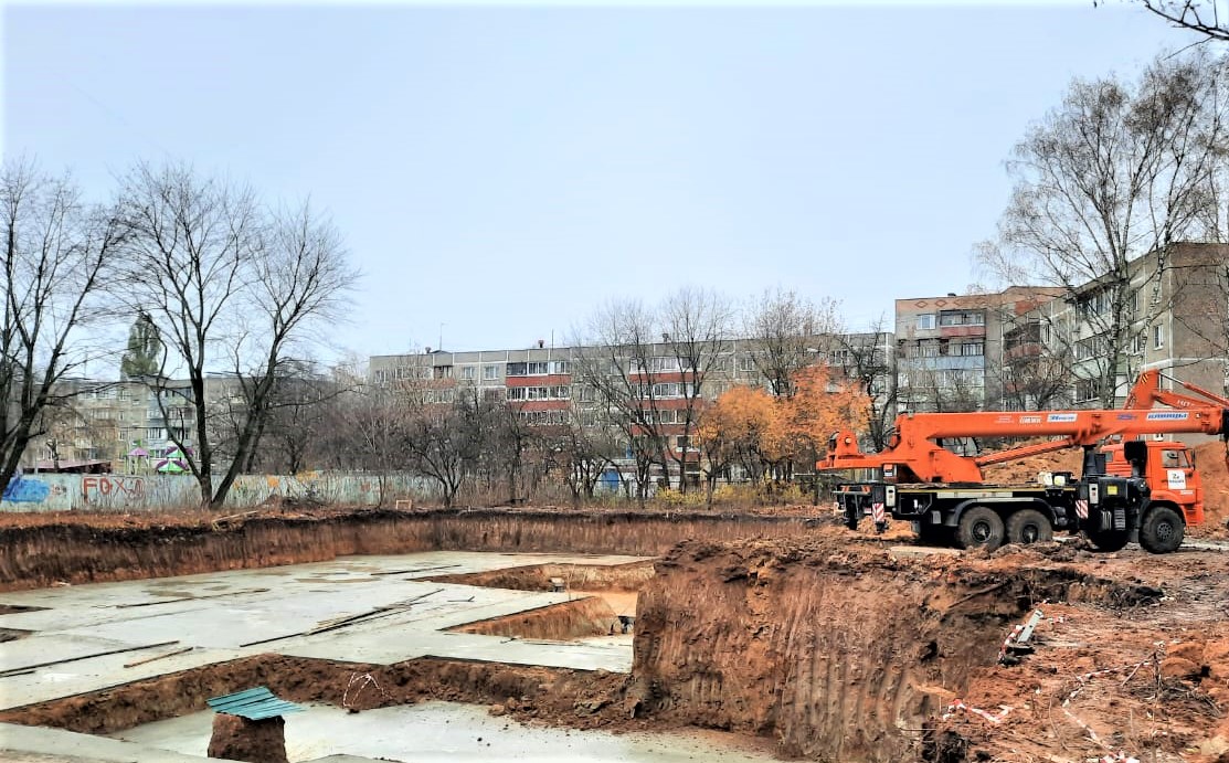 В Подольске на улице Вокзальной приступили к строительству фундамента детского сада на 250 мест