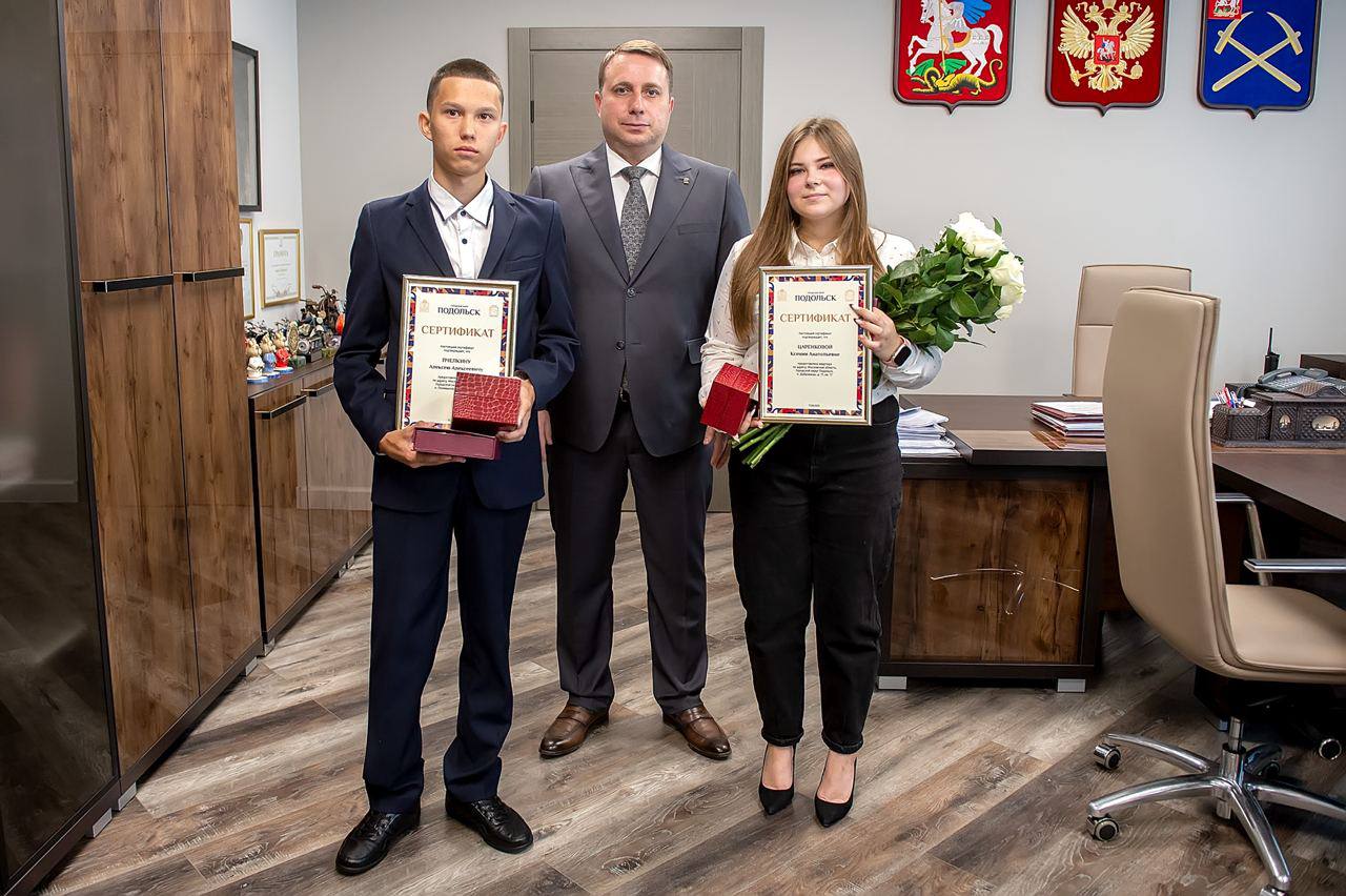 Еще два молодых человека обрели свои квартиры