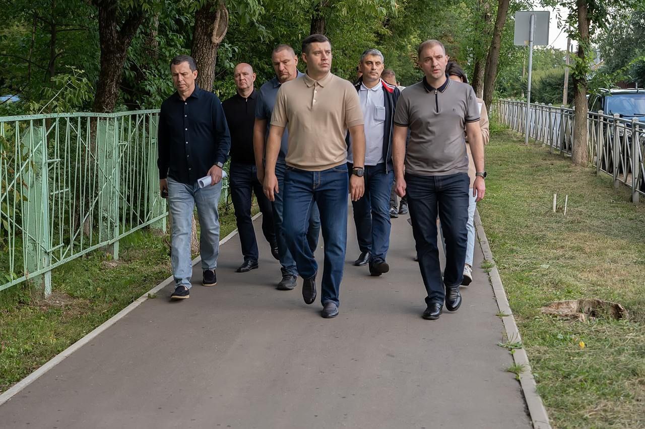 Григорий Артамонов проверил содержание микрорайона Шепчинки