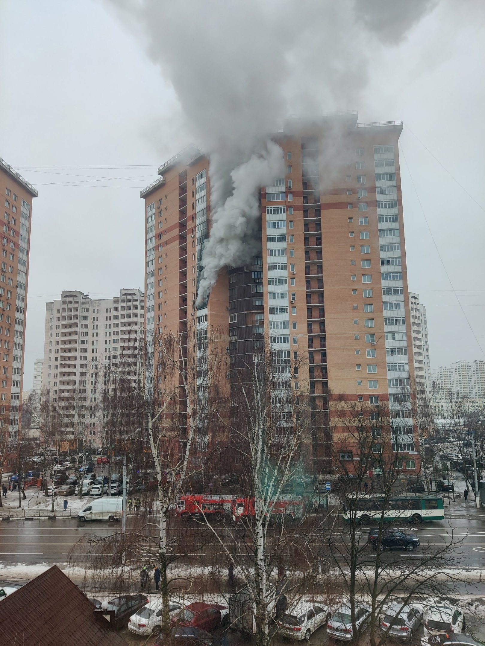 На пожаре в высотке на Ленинградской улице пострадала девушка