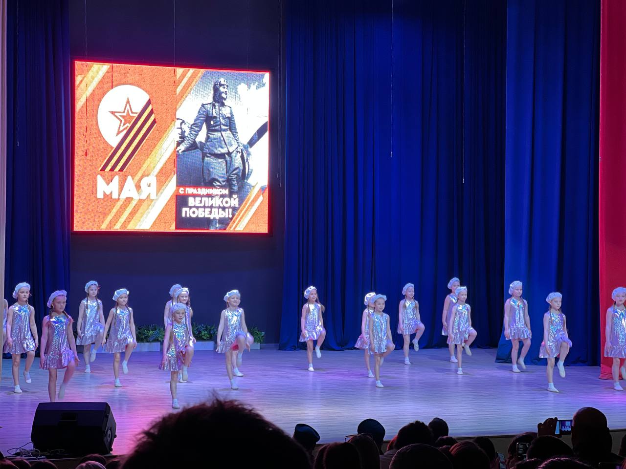 Порядка 500 человек посетили праздничный концерт «Слава Воинам Отечества» во Дворце молодежи