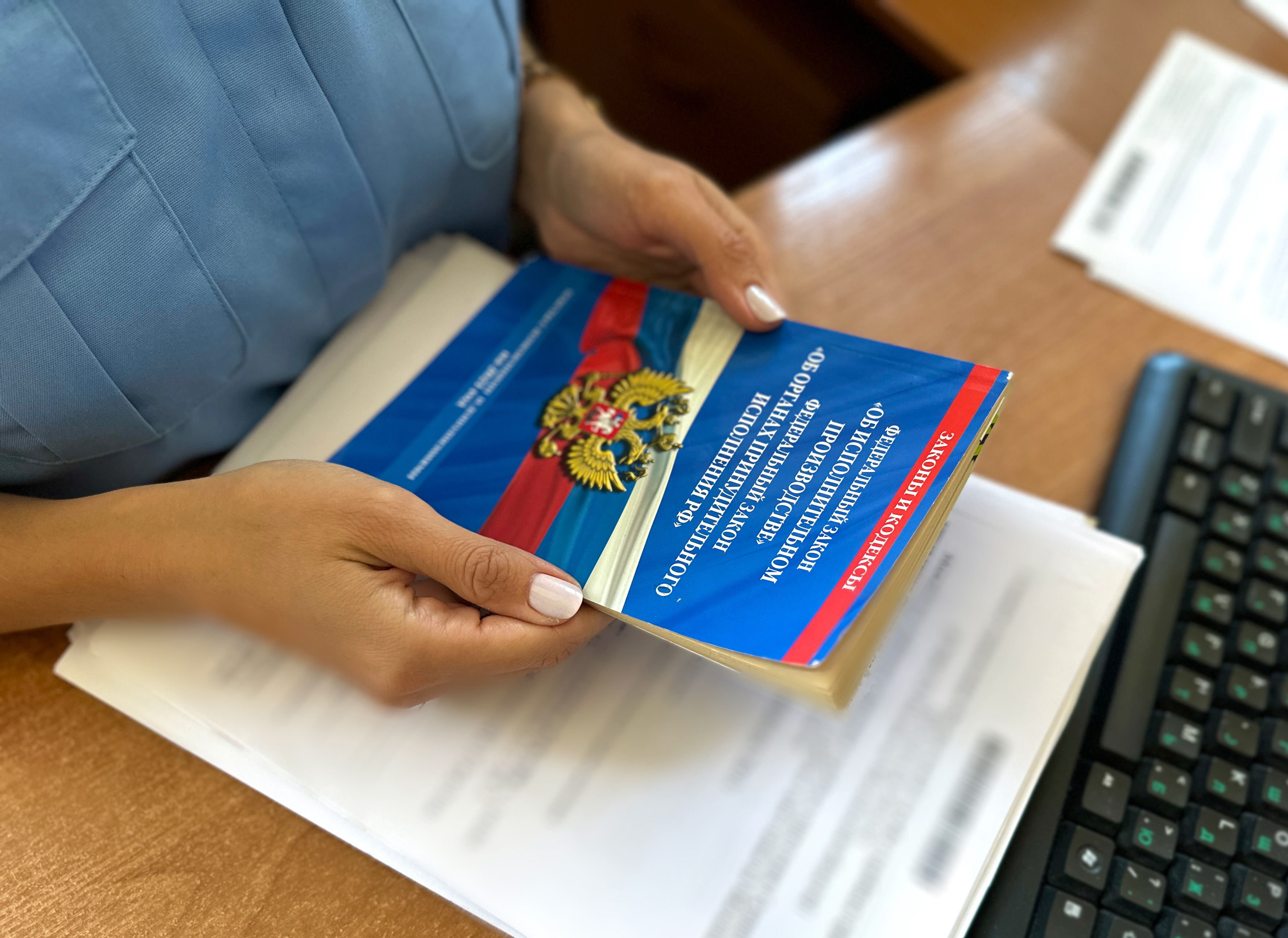 В Подольске судебные приставы помогли юристу восстановиться на работе