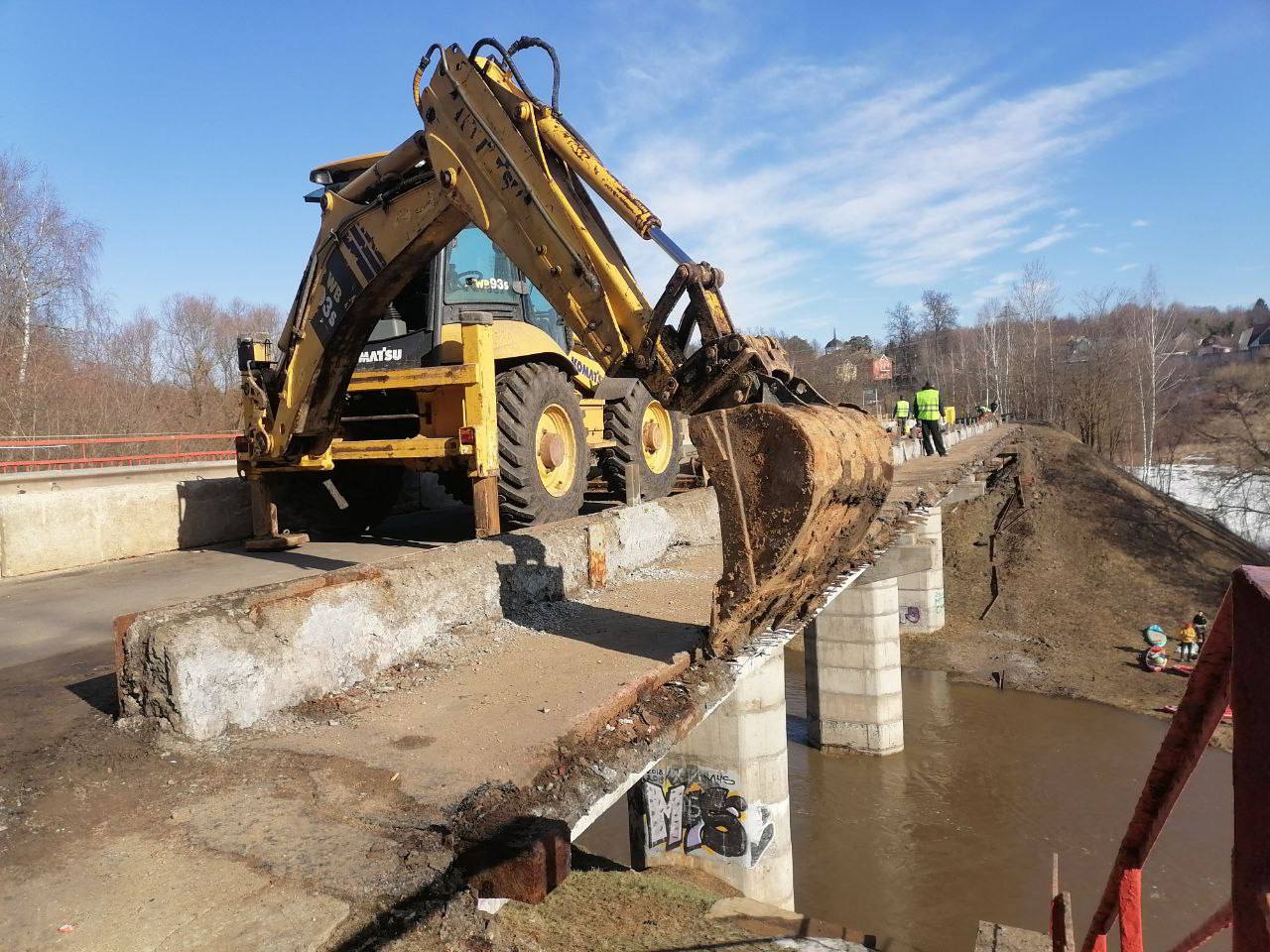 Начат ремонт аварийного моста в Поливанове
