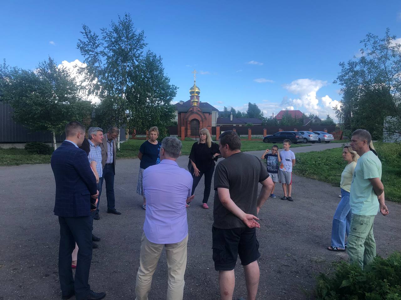 Встреча с жителями деревни Булатово по вопросу устройства спортивной площадки состоялась 12 июля