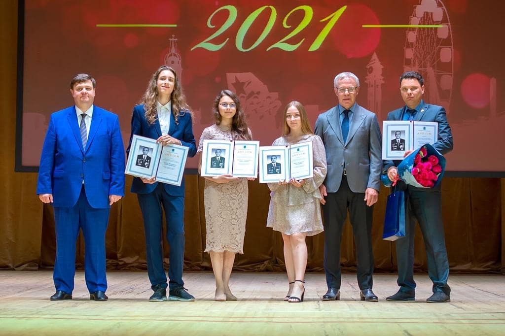 Вручена премия имени Шамарова
