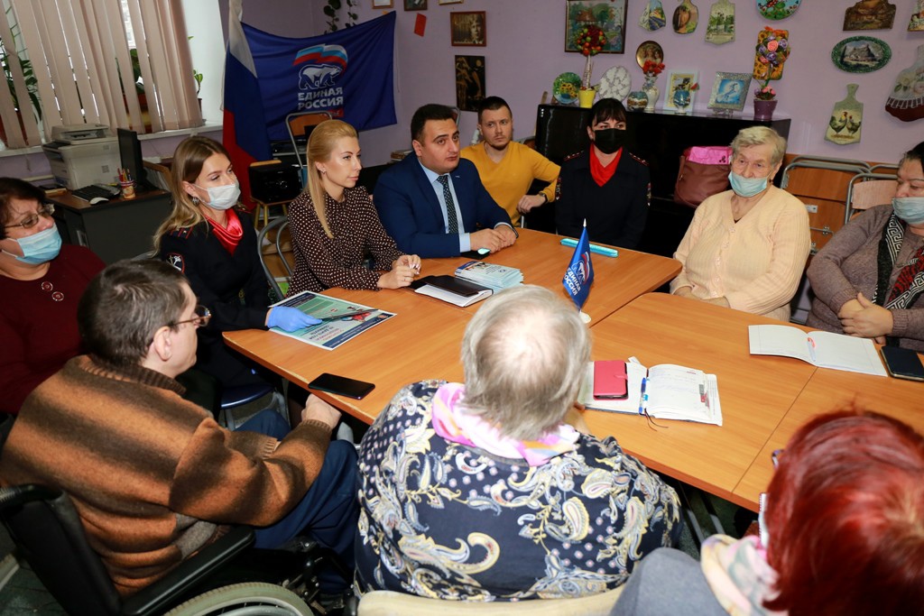 Полицейские Подольска провели акцию «Не дай себя обмануть!» для людей с ограниченными возможностями