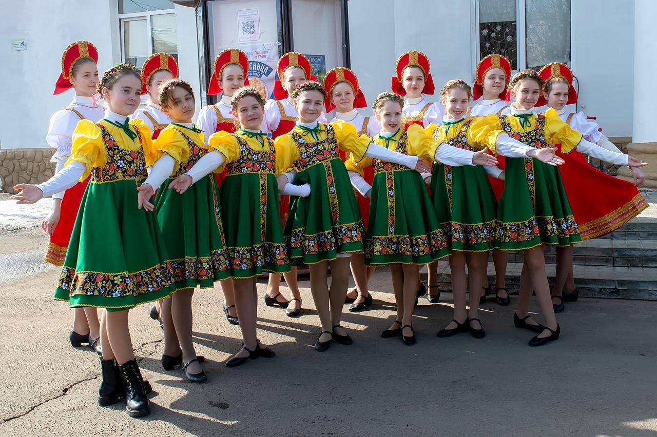 Масленичные гулянья в микрорайоне Красная Горка в самом разгаре