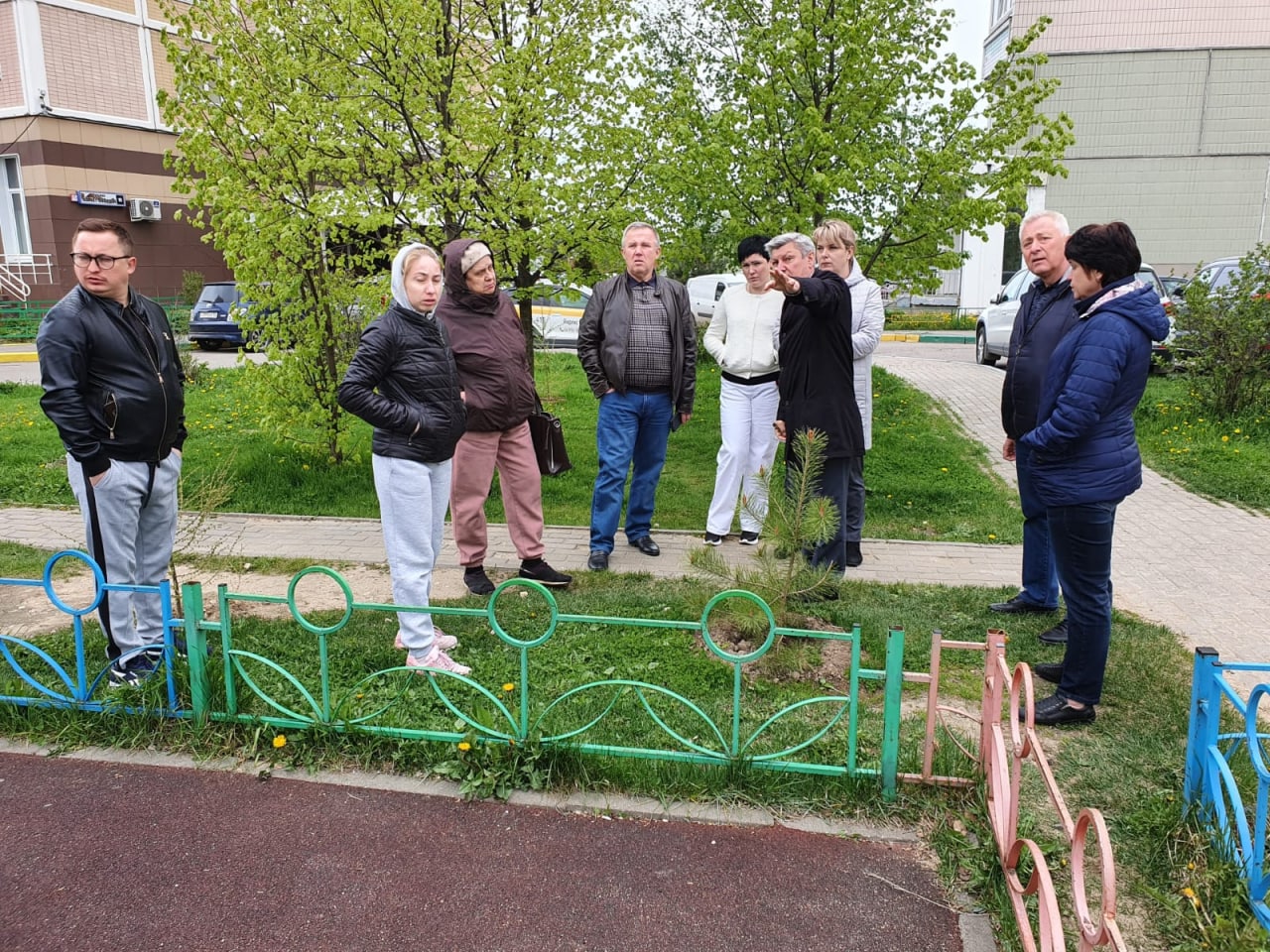 Встреча с жителями домов № 14 и № 16 по бульвару 65-летия Победы состоялась 19 мая Встреча с жителями домов № 14 и № 16 по бульвару 65-летия Победы состоялась 19 мая