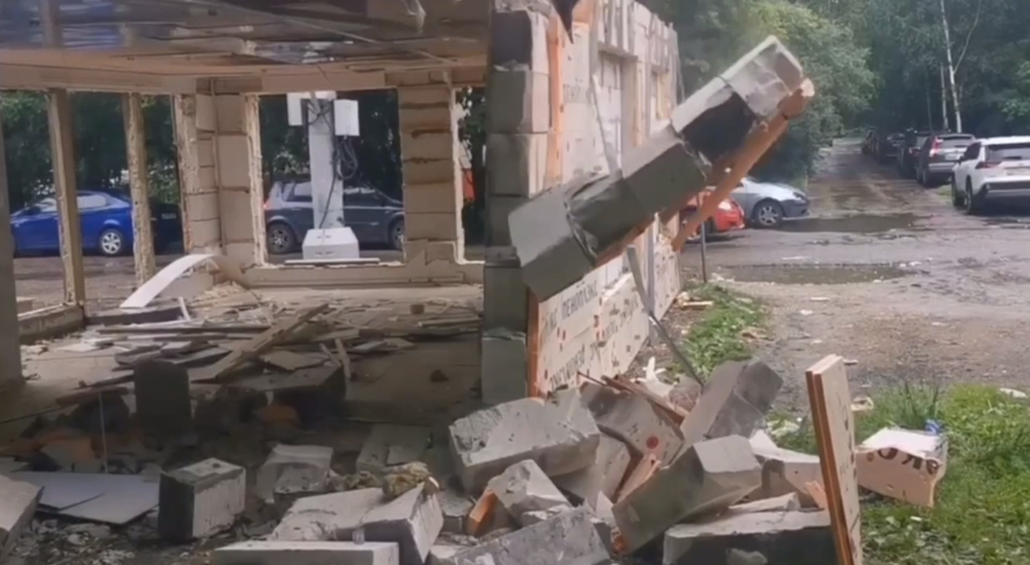 В Подольске демонтировали очередное незаконный торговый объект - строение на улице Северной у дома 4