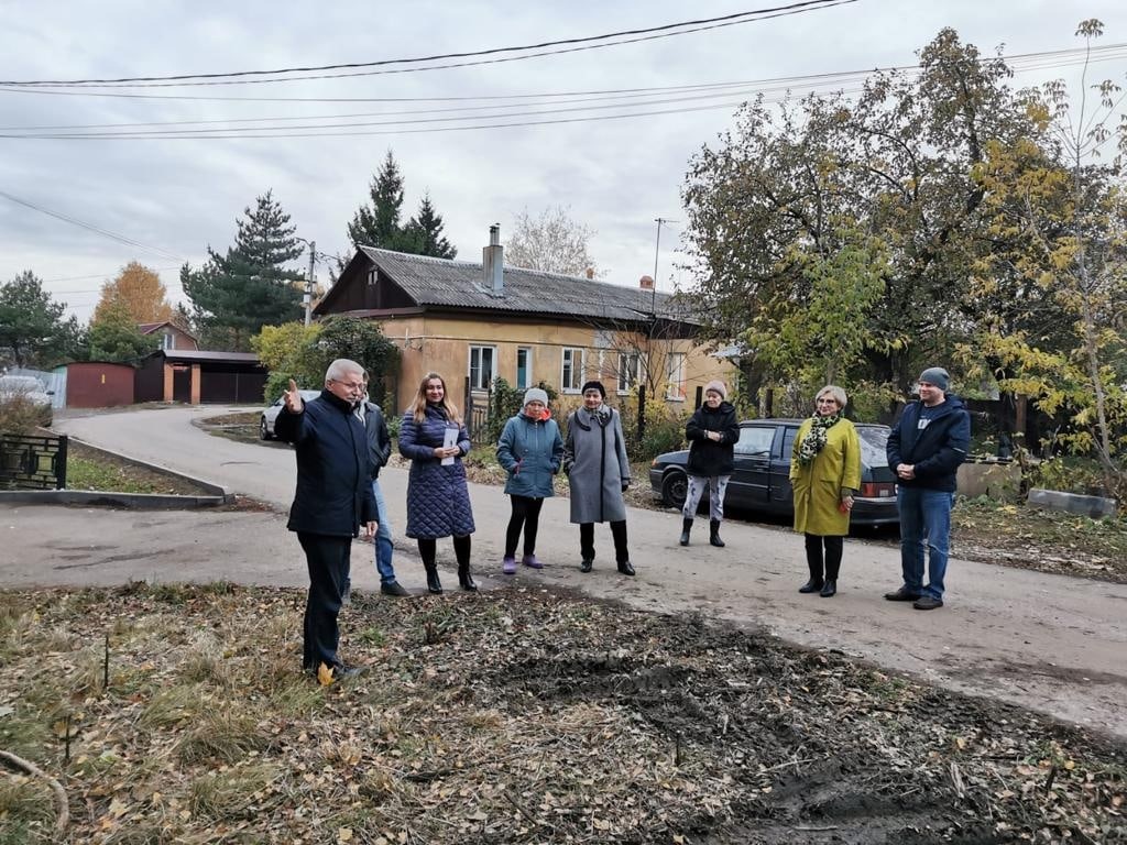 Работы по благоустройству сквера на Красной Горке на контроле у депутатов